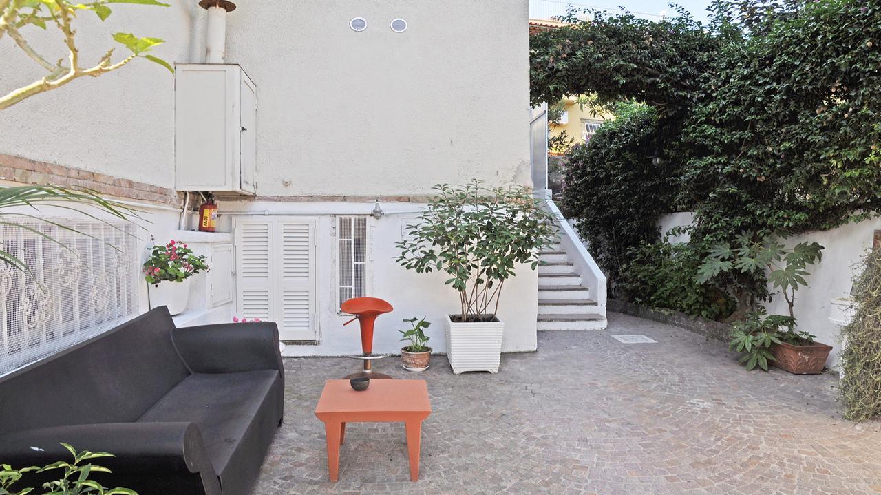 Residenza Le Rose Villa D'Arte Napoli Rom bilde